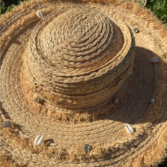 Tan Straw Sun Hat with Shell Accents BRAND NEW - Large Hat
